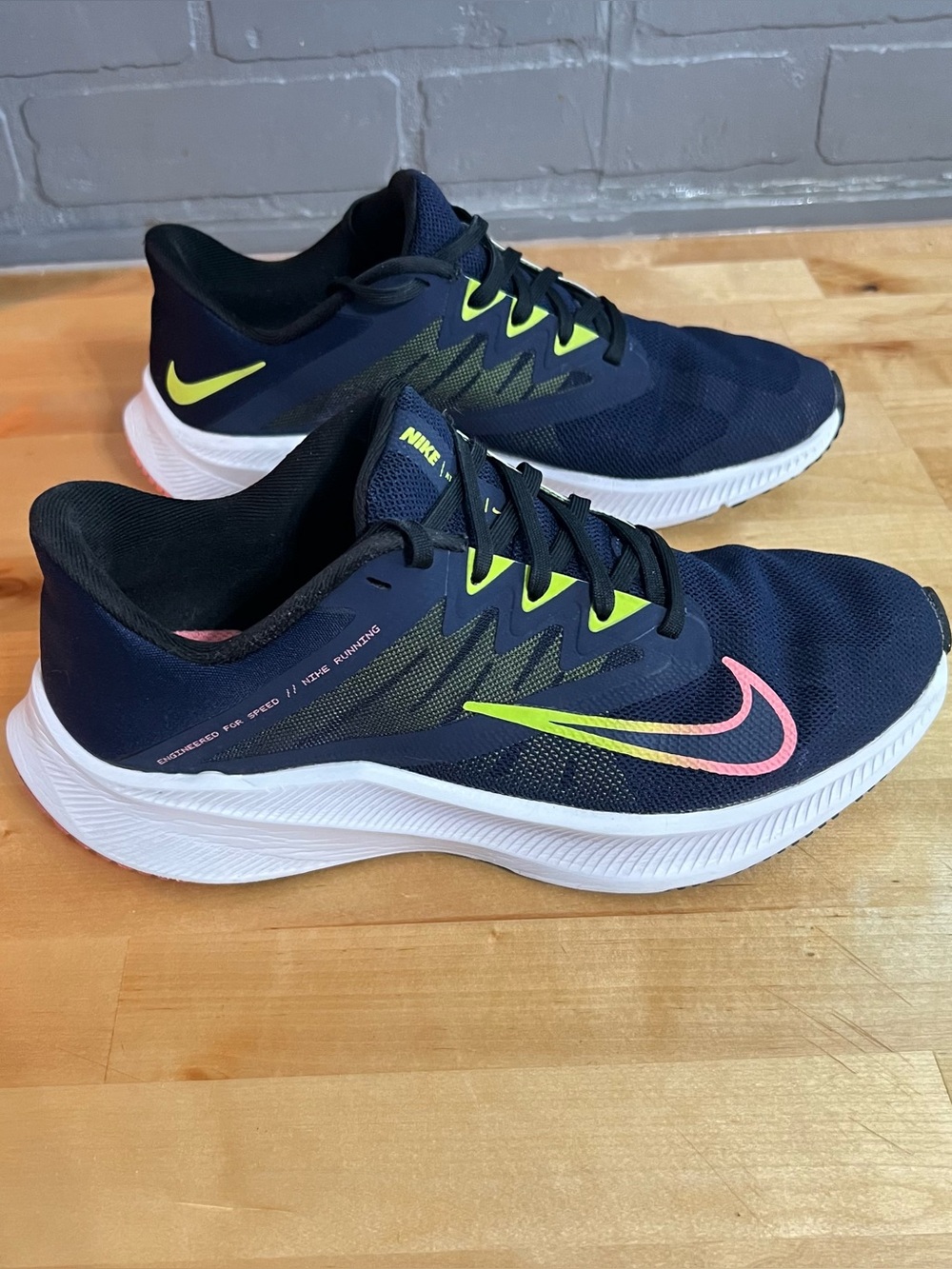 Nike Women's Quest 3 Running Shoes Size 8.5 Navy Blue White